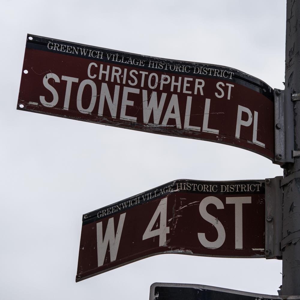 Street signs at the corner of West 4th and Stonewall Place 