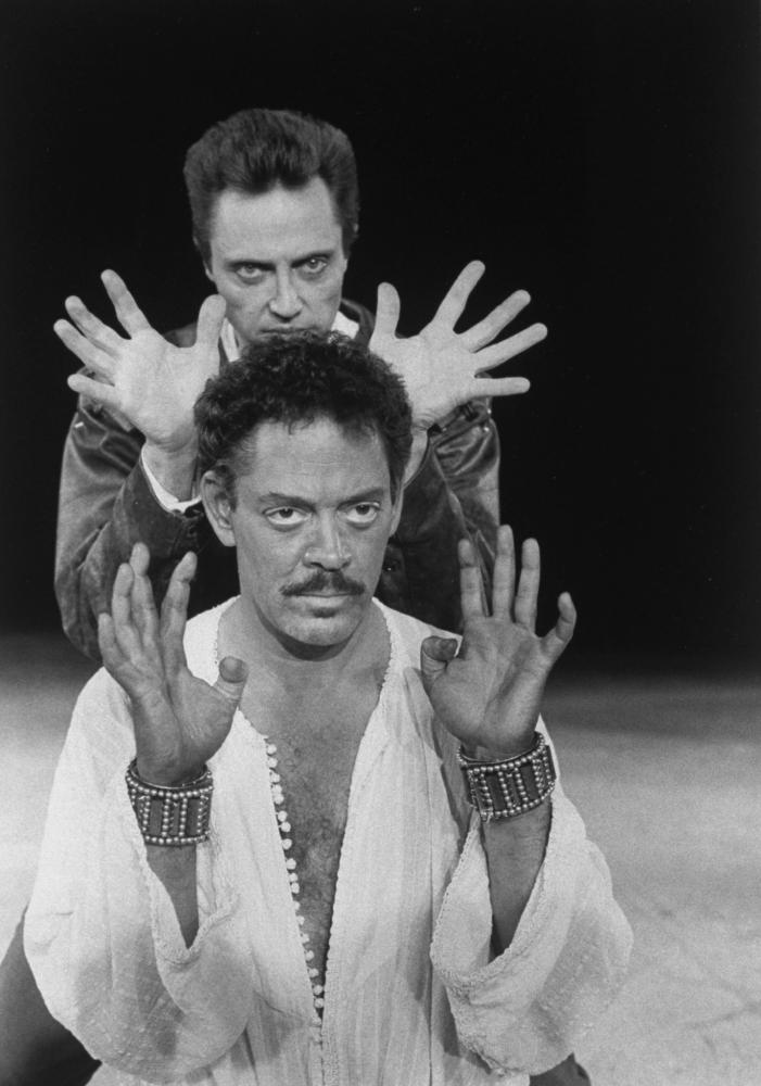 Christopher Walken stands Behind Raul Julia in Othello