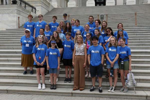 Senator Murkowski and Alaska NHD students