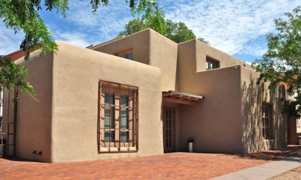 The current Georgia O’Keeffe Museum in Santa Fe reflects O’Keeffe’s love of Puebloan architecture, and the planned renovation will maintain the same architectural influence.