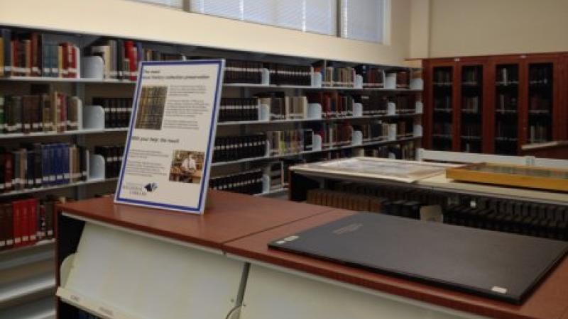 Library room with bookshelves