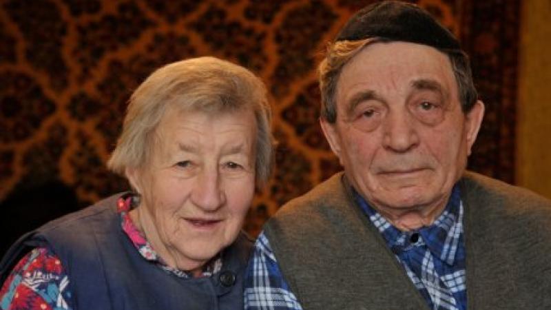 Beyle Vaisman and her husband Isaak Vaisman in Berdichev, Ukraine, 2009.