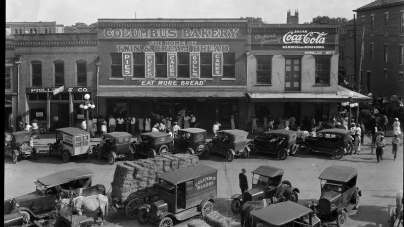 black and white photo of Columbus Bakery, early 20th century