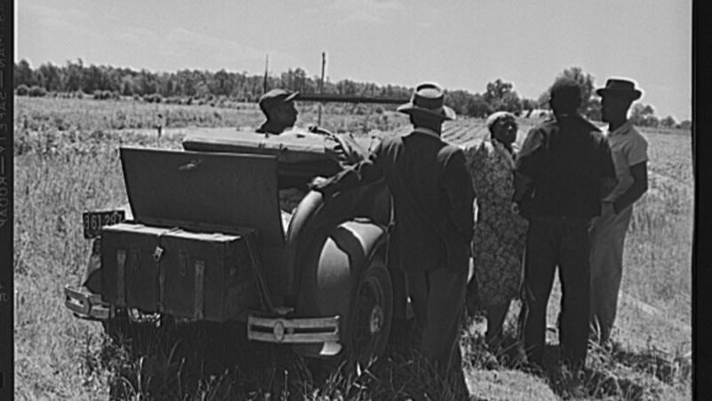 Black and white image of migrants on their way from Florida to New Jersey